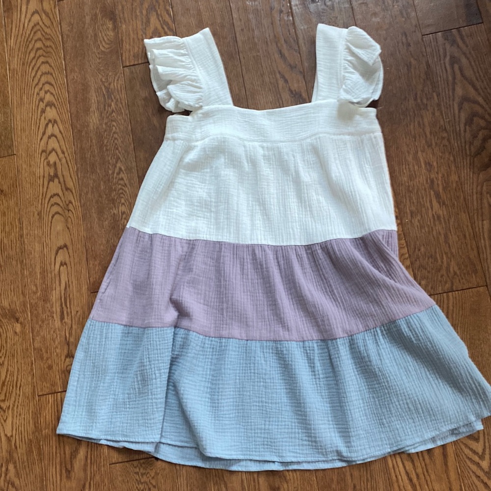 Size medium boutique dress.  Brand is entro